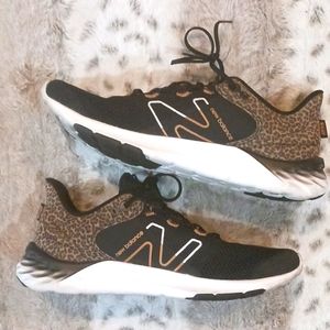 Women's New Balance Fresh Foam Roav v2 shoes size 7